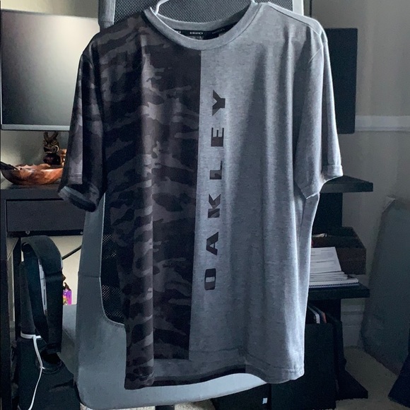 OAKLEY TEES SIZE L - Picture 2 of 3